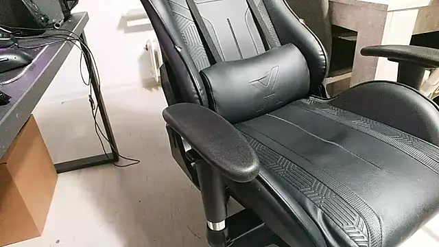 Snapshot of ademandjulia chatting on March 6, 6:48 pm ademandjulia online show from March 6, 6:48 pm