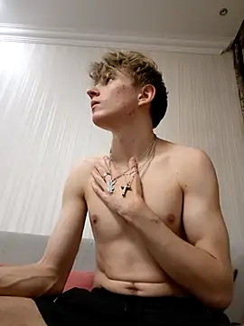 Snapshot of And25bn chatting on November 1, 11:18 pm And25bn online show from November 1, 11:18 pm