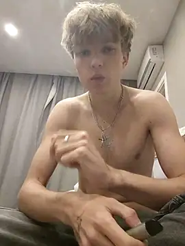 Snapshot of And25bn chatting on November 14, 4:49 pm And25bn online show from November 14, 4:49 pm