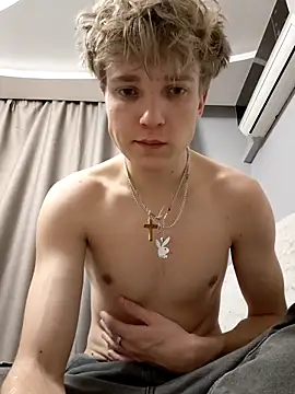 Snapshot of And25bn chatting on November 15, 12:23 pm And25bn online show from November 15, 12:23 pm