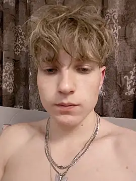 Snapshot of And25bn chatting on November 30, 10:58 pm And25bn online show from November 30, 10:58 pm