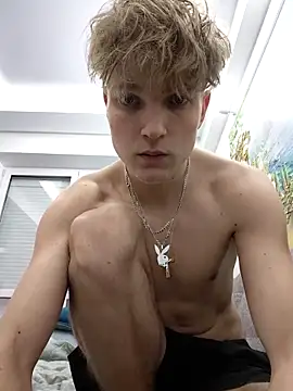 Snapshot of And25bn chatting on December 15, 11:31 pm And25bn online show from December 15, 11:31 pm