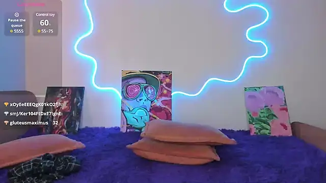 Snapshot of EvelinaLuu chatting on March 4, 7:51 am EvelinaLuu online show from March 4, 7:51 am