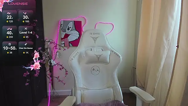 EvelinaLuu online show from March 8, 8:40 am