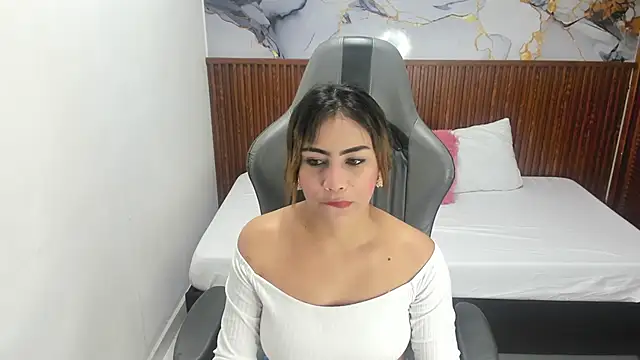 Holly 22 online show from November 18, 2:43 pm