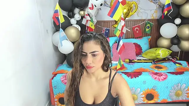 Holly 22 online show from July 3, 11:05 am