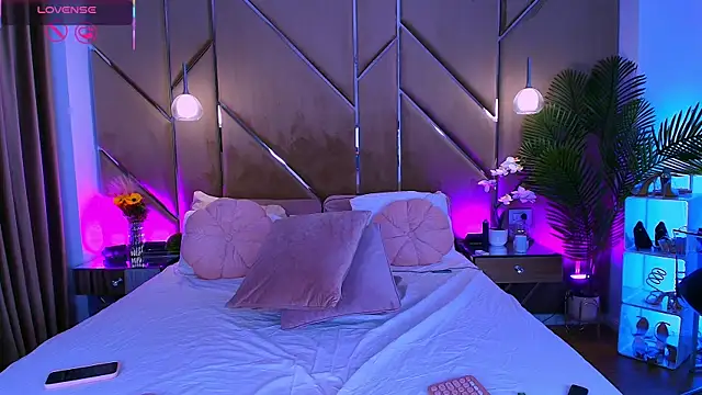 Lellie   online show from February 27, 5:57 pm