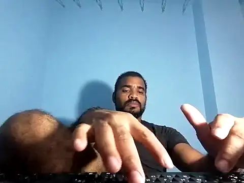 Snapshot of YOX22 chatting on March 3, 5:20 am YOX22 online show from March 3, 5:20 am