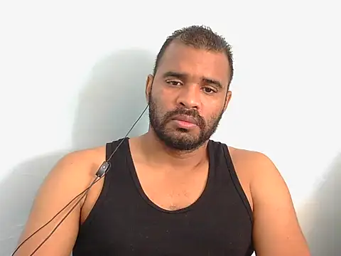 Snapshot of YOX22 chatting on September 25, 1:59 pm YOX22 online show from September 25, 1:59 pm