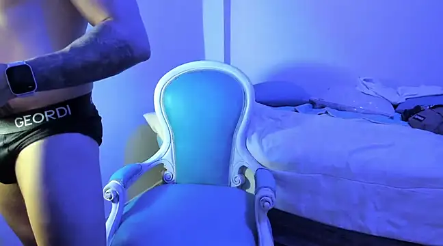 Snapshot of mikeblaree chatting on February 11, 7:48 pm mikeblaree online show from February 11, 7:48 pm