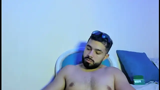 Snapshot of mikeblaree chatting on February 14, 10:58 pm mikeblaree online show from February 14, 10:58 pm