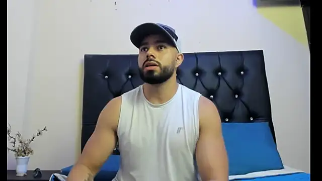 Snapshot of mikeblaree chatting on February 18, 9:09 pm mikeblaree online show from February 18, 9:09 pm