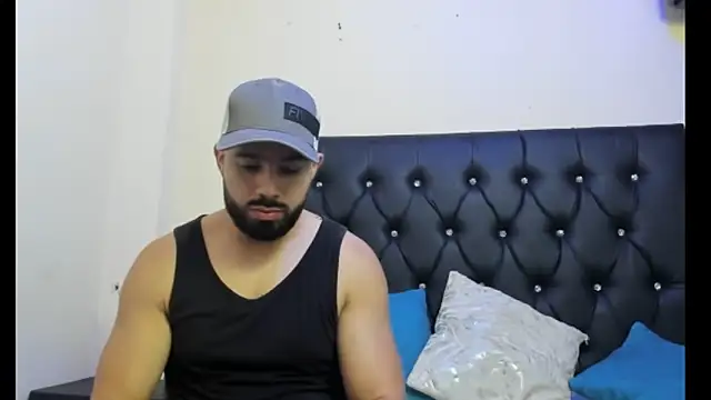 Snapshot of mikeblaree chatting on February 19, 9:14 pm mikeblaree online show from February 19, 9:14 pm