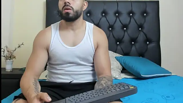 Snapshot of mikeblaree chatting on February 22, 9:26 pm mikeblaree online show from February 22, 9:26 pm