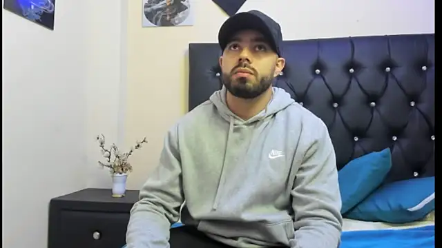 Snapshot of mikeblaree chatting on February 28, 9:55 pm mikeblaree online show from February 28, 9:55 pm