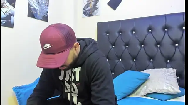 Snapshot of mikeblaree chatting on March 4, 9:11 pm mikeblaree online show from March 4, 9:11 pm