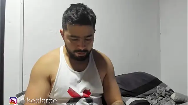 Snapshot of mikeblaree chatting on October 28, 3:04 pm mikeblaree online show from October 28, 3:04 pm