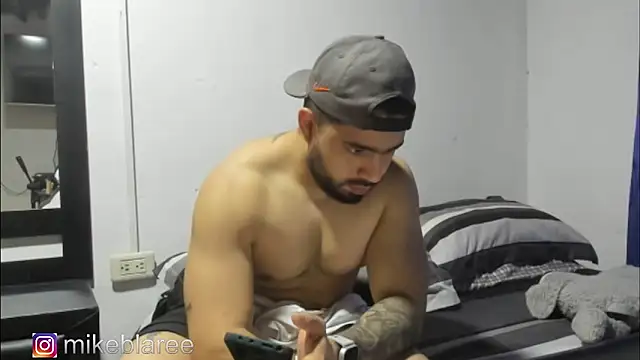 Snapshot of mikeblaree chatting on November 1, 3:36 pm mikeblaree online show from November 1, 3:36 pm