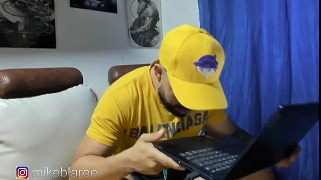 Snapshot of mikeblaree chatting on November 27, 3:25 pm mikeblaree online show from November 27, 3:25 pm