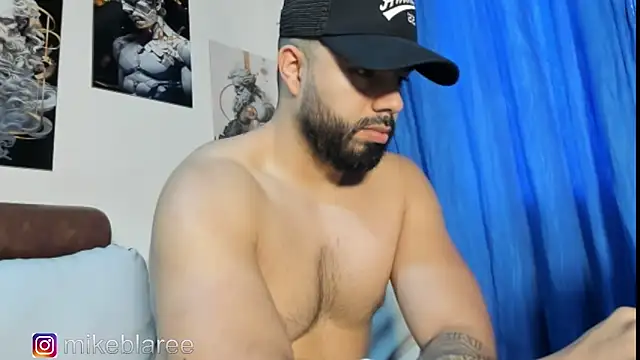 Snapshot of mikeblaree chatting on December 1, 2:22 pm mikeblaree online show from December 1, 2:22 pm