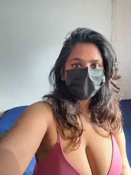 Snapshot of xxxsrilankagirl chatting on June 19, 10:19 am xxxsrilankagirl online show from June 19, 10:19 am