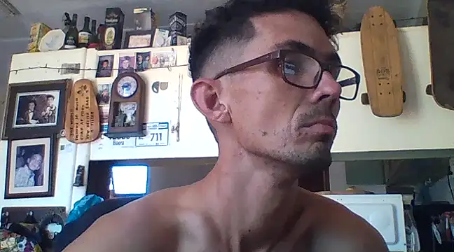 Snapshot of Invisibledickman chatting on February 8, 10:07 am Invisibledickman online show from February 8, 10:07 am