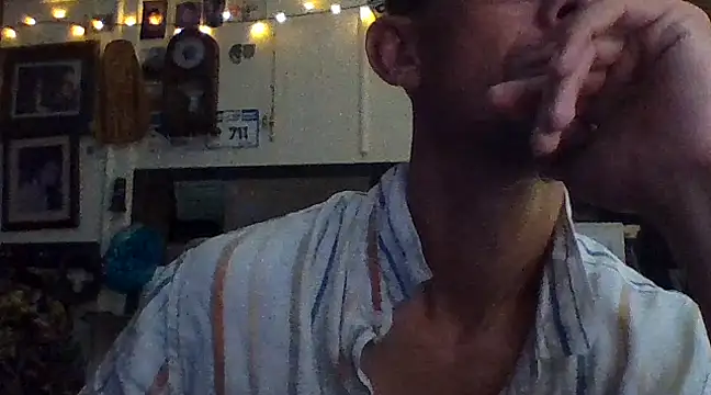 Snapshot of Invisibledickman chatting on February 8, 7:16 pm Invisibledickman online show from February 8, 7:16 pm