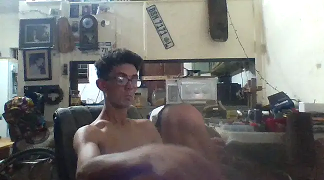 Snapshot of Invisibledickman chatting on March 4, 7:01 pm Invisibledickman online show from March 4, 7:01 pm