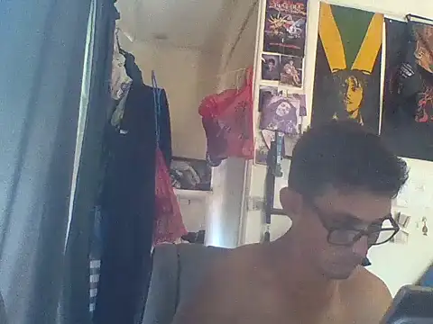 Snapshot of Invisibledickman chatting on February 11, 10:42 am Invisibledickman online show from February 11, 10:42 am