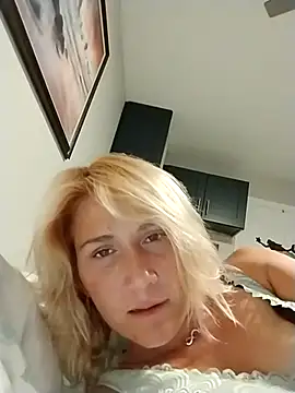 Snapshot of Skippydippy99 chatting on October 26, 11:20 pm Skippydippy99 online show from October 26, 11:20 pm