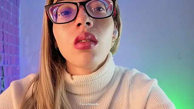 Snapshot of Carolblonde chatting on December 3, 1:02 am Carolblonde online show from December 3, 1:02 am