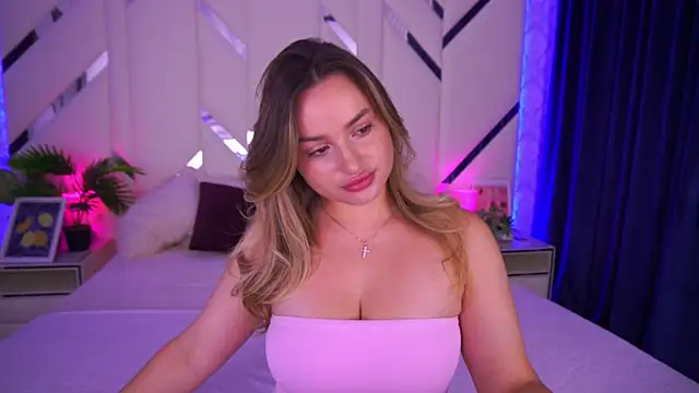 Snapshot of LindsieGreyy chatting on September 29, 6:18 am LindsieGreyy online show from September 29, 6:18 am