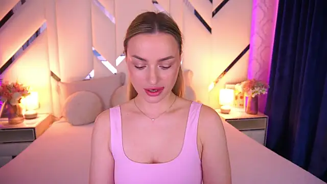 Snapshot of LindsieGreyy chatting on May 18, 7:03 am LindsieGreyy online show from May 18, 7:03 am