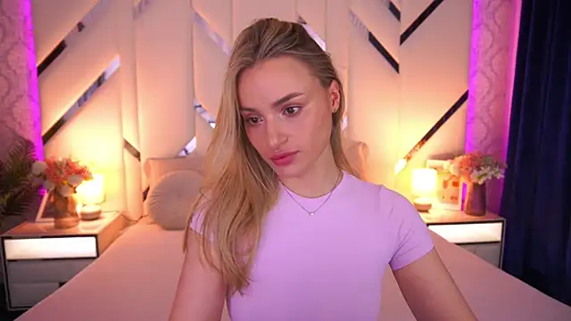 Snapshot of LindsieGreyy chatting on May 24, 6:18 am LindsieGreyy online show from May 24, 6:18 am