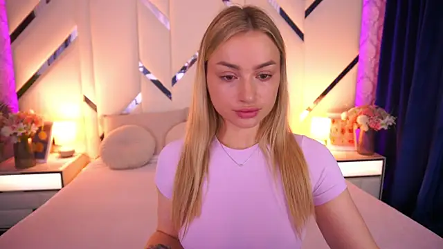 Snapshot of LindsieGreyy chatting on June 7, 6:28 am LindsieGreyy online show from June 7, 6:28 am