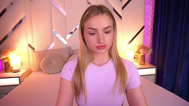 Snapshot of LindsieGreyy chatting on June 11, 12:14 pm LindsieGreyy online show from June 11, 12:14 pm