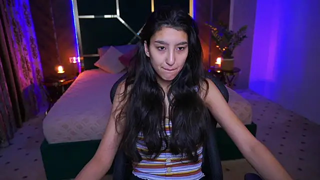 CharmMocco online show from March 4, 7:30 am