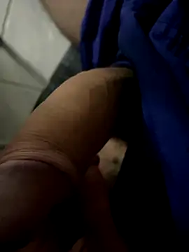 Snapshot of obranquinho21cm chatting on October 23, 2:44 am obranquinho21cm online show from October 23, 2:44 am