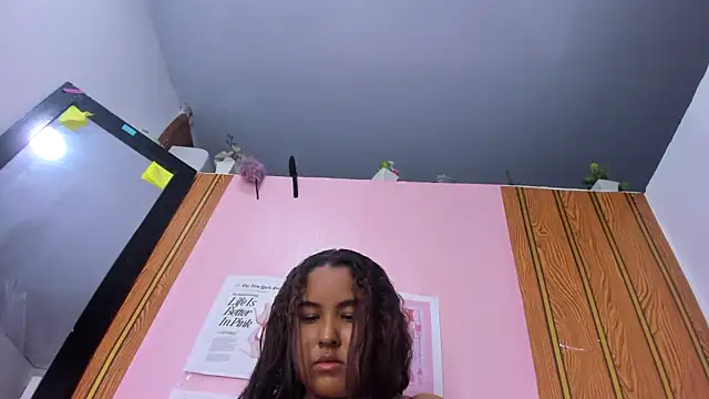 camilagreeco online show from September 21, 2:40 pm