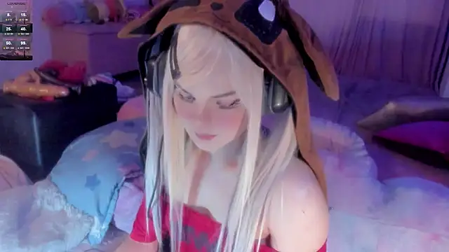 Snapshot of Angelica_Reborn chatting on October 5, 1:04 am Angelica Reborn online show from October 5, 1:04 am