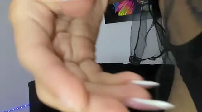 Snapshot of danna_alvarez chatting on February 7, 10:41 pm danna alvarez online show from February 7, 10:41 pm