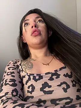 Snapshot of KarolVega- chatting on February 18, 1:10 am KarolVega- online show from February 18, 1:10 am