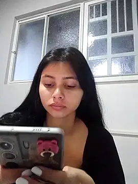 CHLOE ISABELL online show from September 18, 5:15 pm