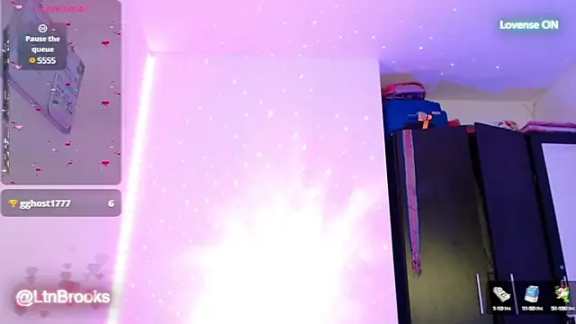 Annaa Brooks online show from March 4, 9:00 pm