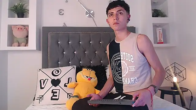 MaikyCooper online show from March 13, 6:37 am