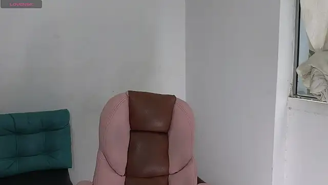 Snapshot of atenea_02_love chatting on May 23, 9:08 pm atenea 02 love online show from May 23, 9:08 pm