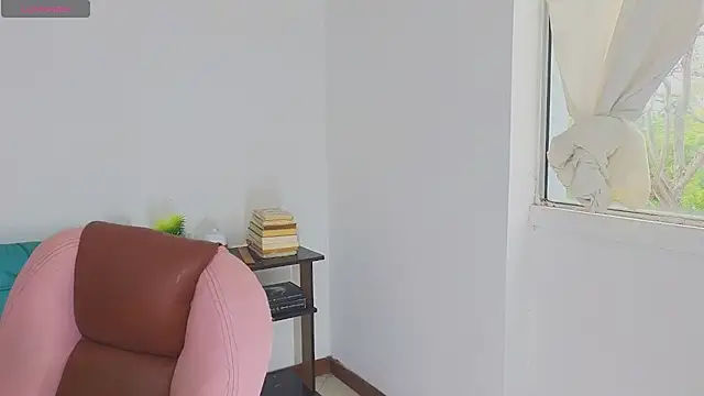 Snapshot of atenea_02_love chatting on May 24, 10:04 pm atenea 02 love online show from May 24, 10:04 pm