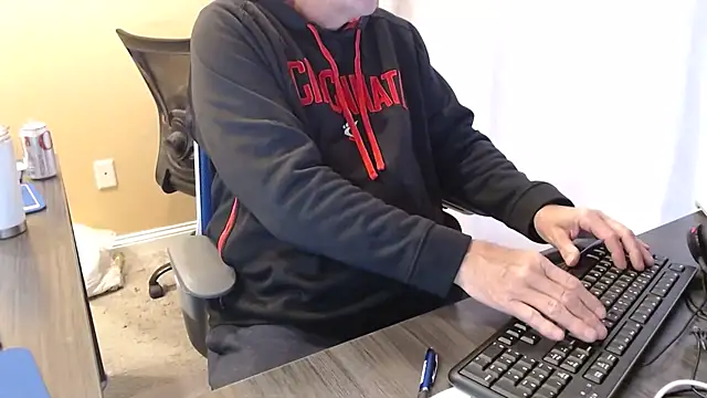 Snapshot of olderandwiser2 chatting on March 5, 10:43 pm olderandwiser2 online show from March 5, 10:43 pm