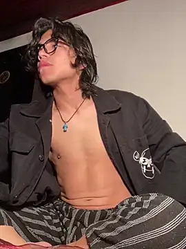 Snapshot of shadowsofgarden chatting on February 24, 4:05 am shadowsofgarden online show from February 24, 4:05 am