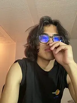 Snapshot of shadowsofgarden chatting on March 12, 1:14 am shadowsofgarden online show from March 12, 1:14 am